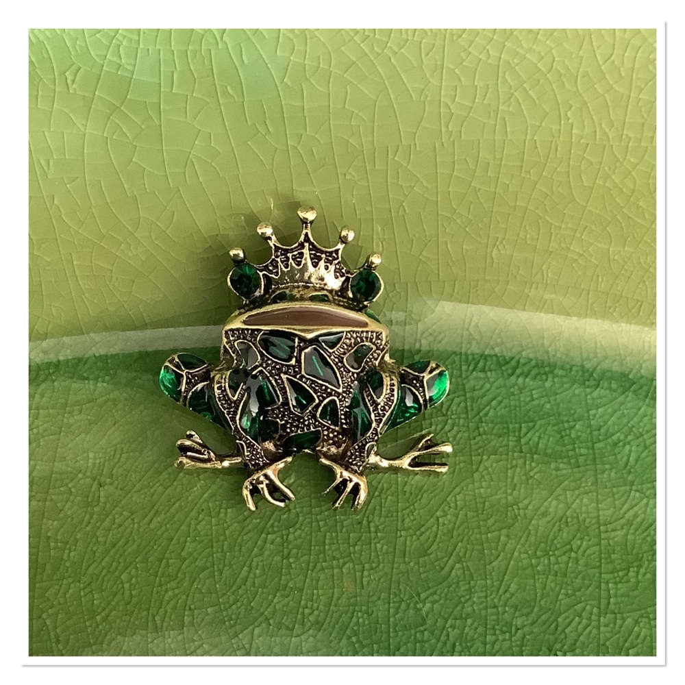 Frog King Brooch - Picture 5 of 6